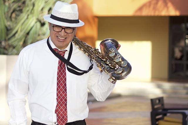 Saxofonista luiggi de caro