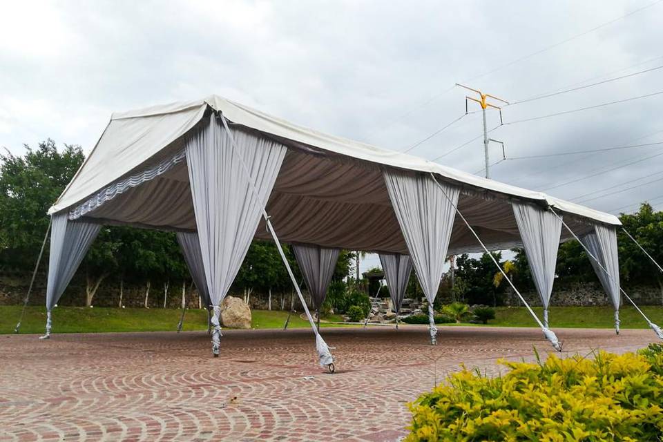 Carpa grande plisada gris