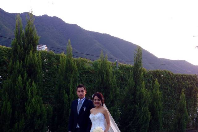 Al pendiente de los novios