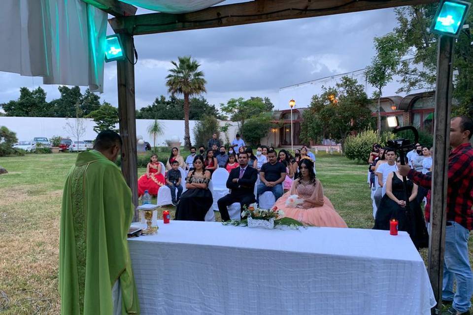 Ceremonia Religiosa en jardin