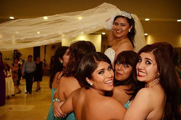 La novia y sus damas