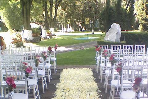 Todo el jardín cuenta con luz