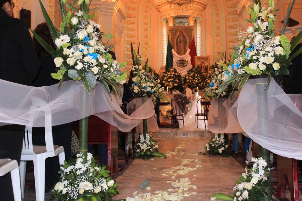 La iglesia y los novios