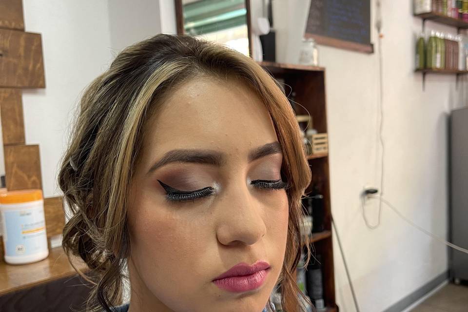 Maquillaje nupcial en estudio