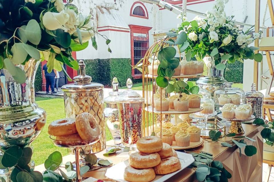 Mesa de dulces y donas