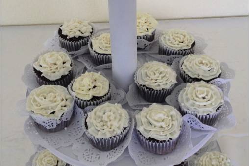 Pastel con cupcakes