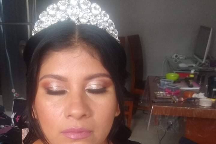 Peinado y maquillaje