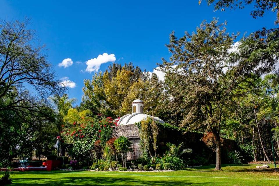 Jardín y casa