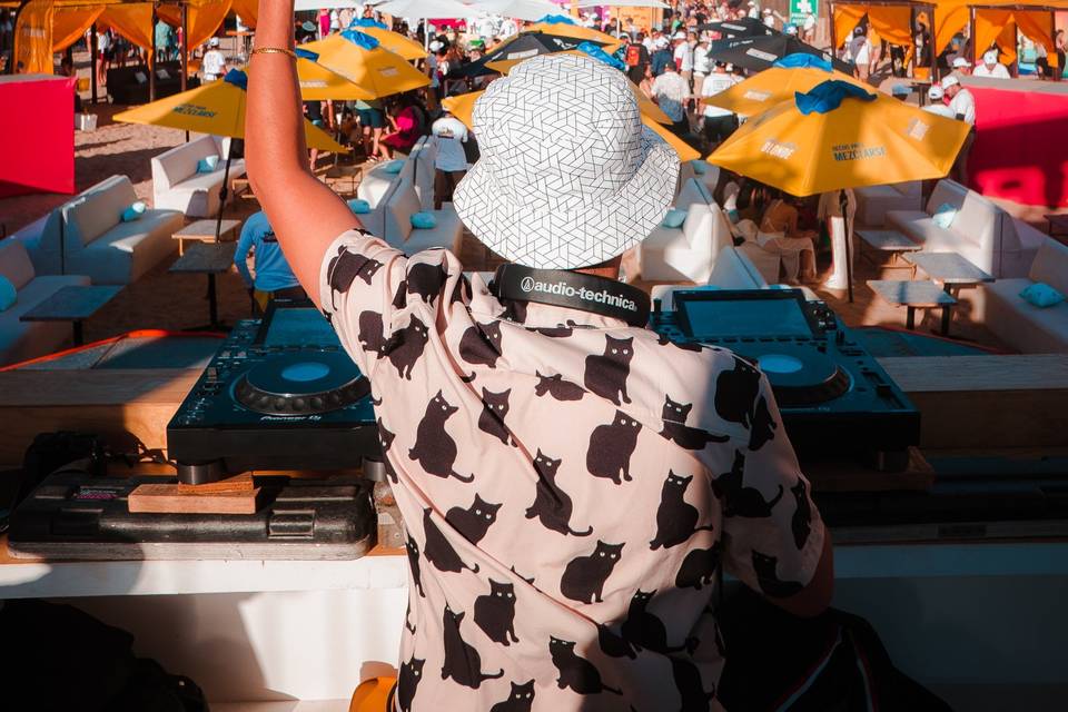 DJ experto en eventos especiales