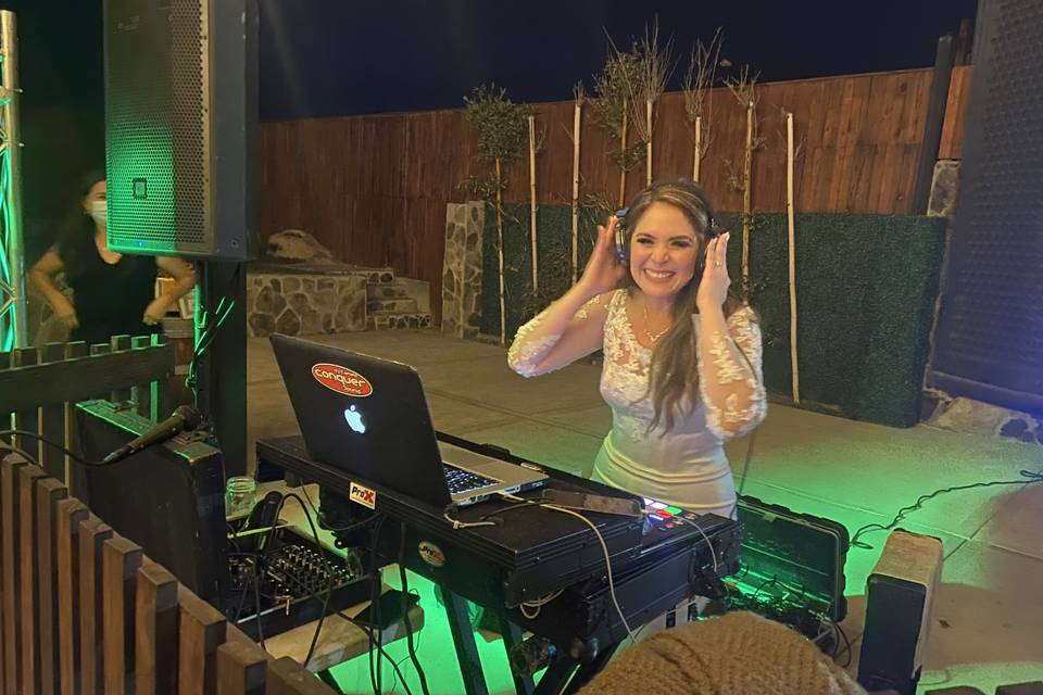 Wedding bride dj