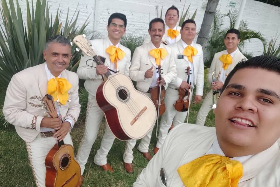 Mariachi Nuevo Sol De Guadalajara