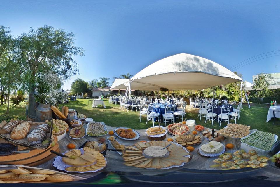 Mesa de bocadillos boda