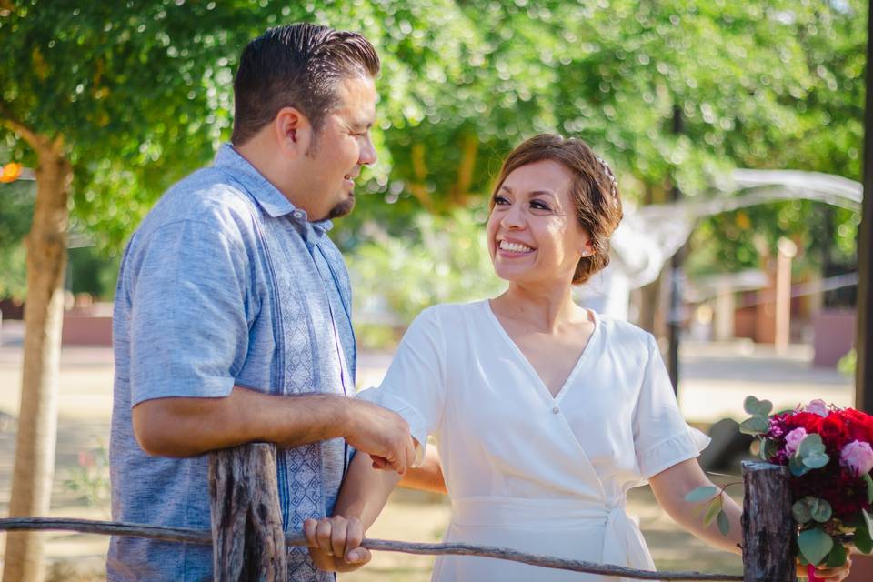 Pareja sonriendo