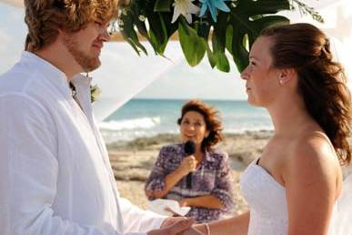 La pareja en el altar