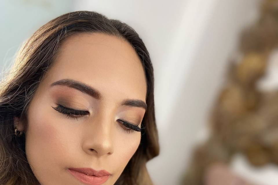 Elizabeth Hernández Makeup Artist