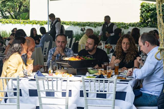 Anafres al centro de la mesa