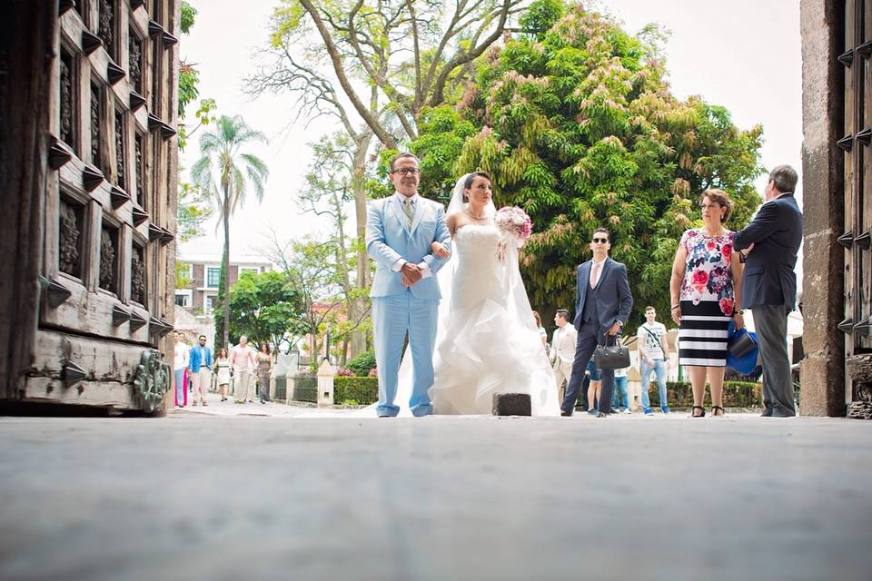 Entrada a la iglesia