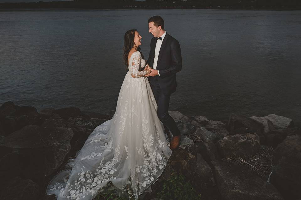 Boda a la orilla del río