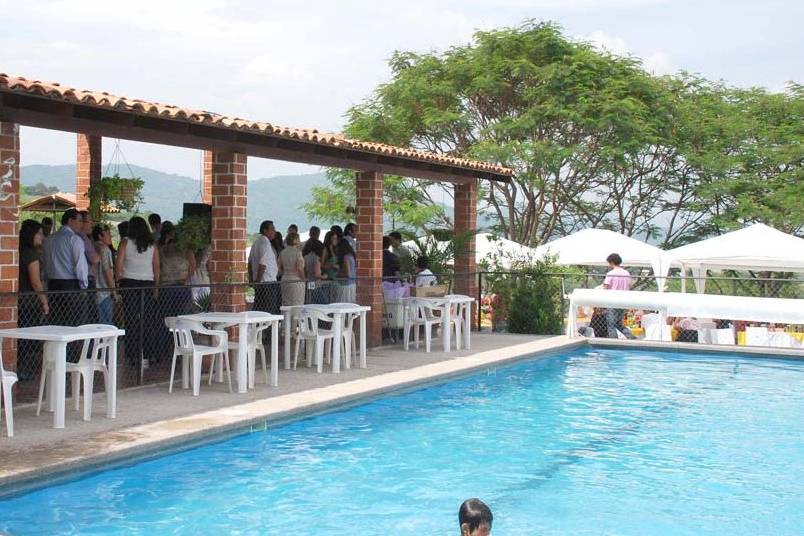 Evento junto a la piscina