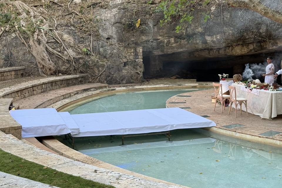 Pasillo forrado blanco