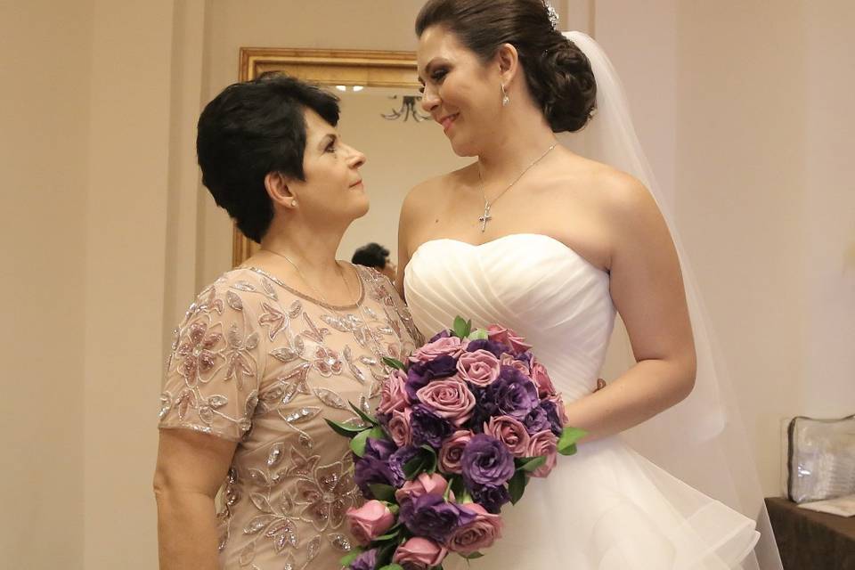 Novia y mamá de la novia.