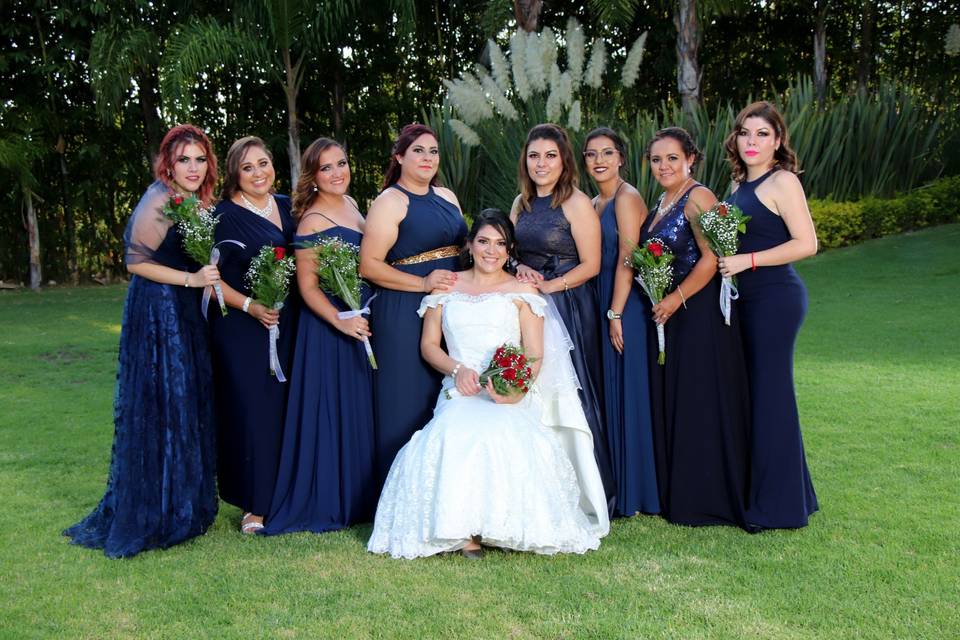 Con las damas de honor