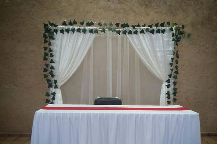 Mesa principal decorada boda