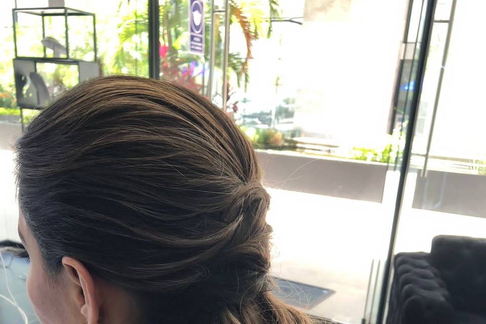 Pelo semirecogido con una trenza