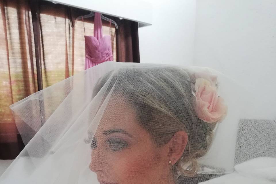 Peinado y maquillaje de novia