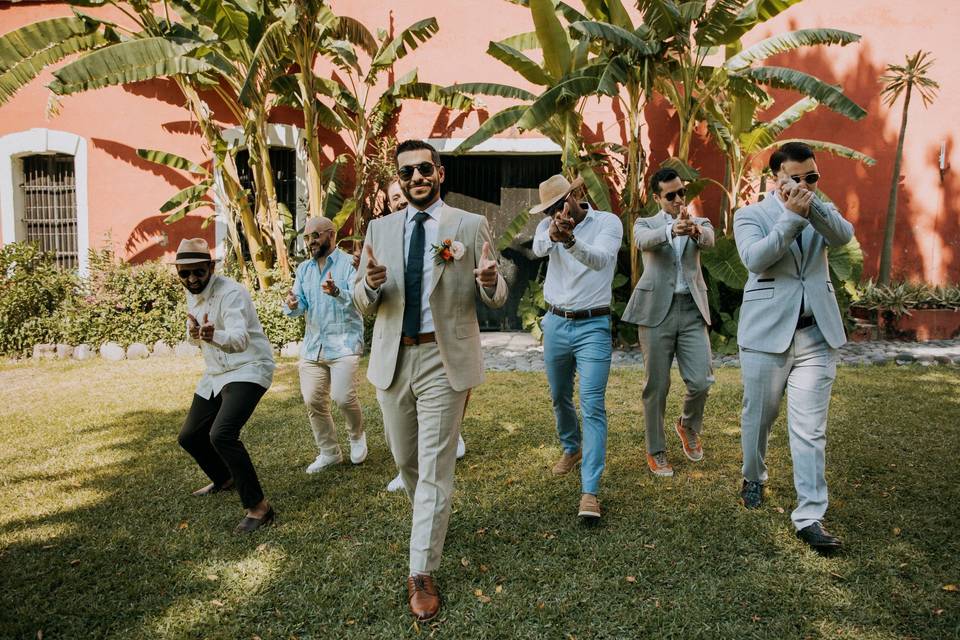 Groom and grooms man