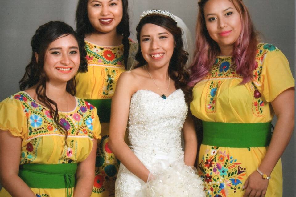 Damas de honor en amarillo