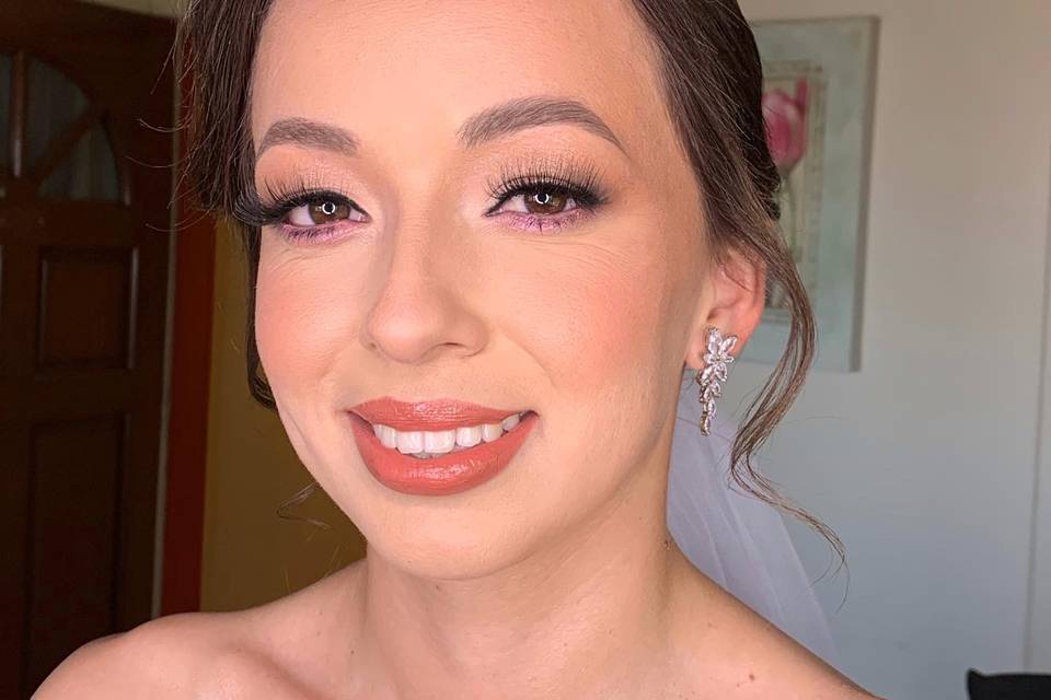 Maquillaje y peinado para novias