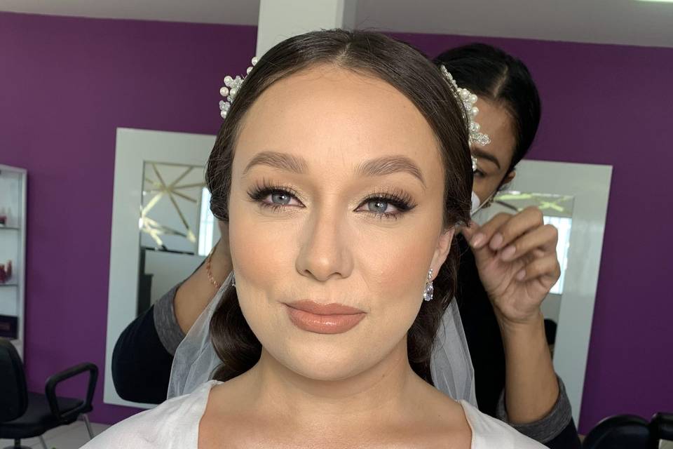 Maquillaje y peinado para novias