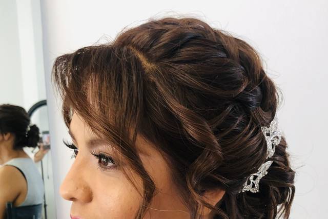 Maquillaje y peinado