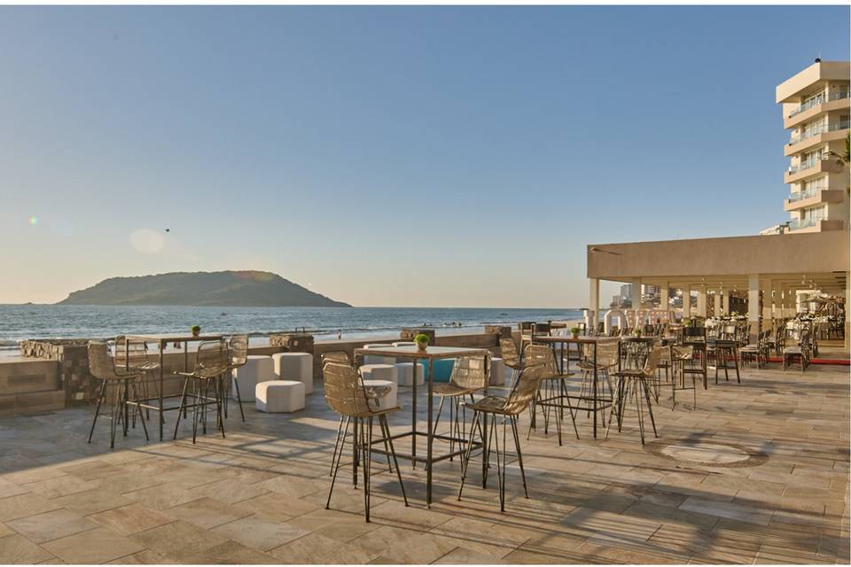 COCTEL FRENTE AL MAR