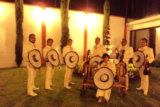 Unos cuantos integrantes del m