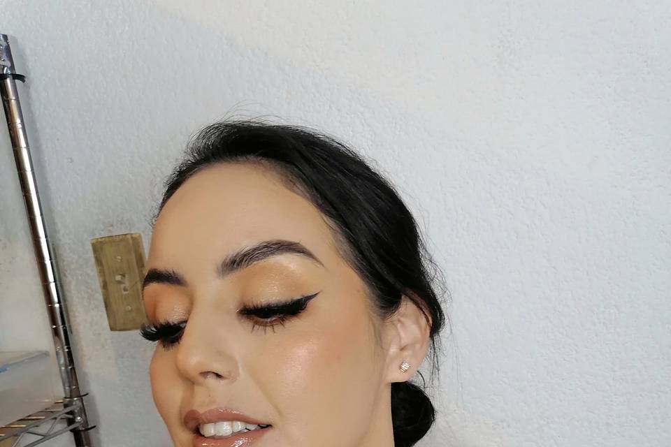 Soft glam Bride