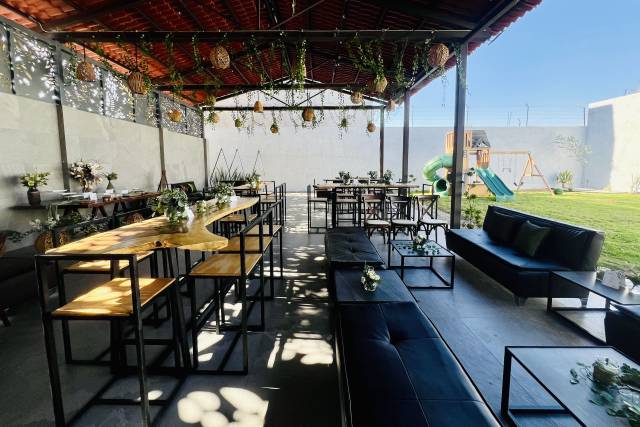 Mesas altas de madera