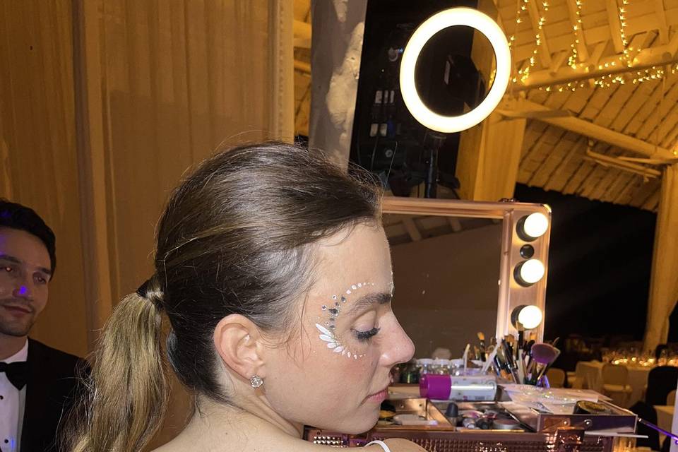 Body art y gemas en el cuerpo