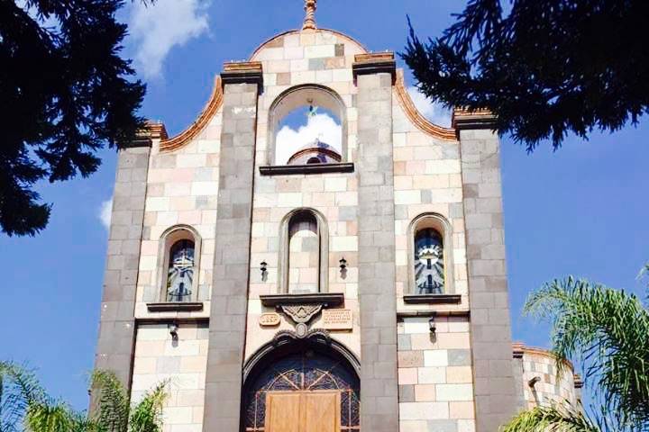 Templo al interior del recinto