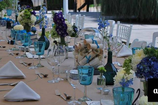 Mesa con tonos azules