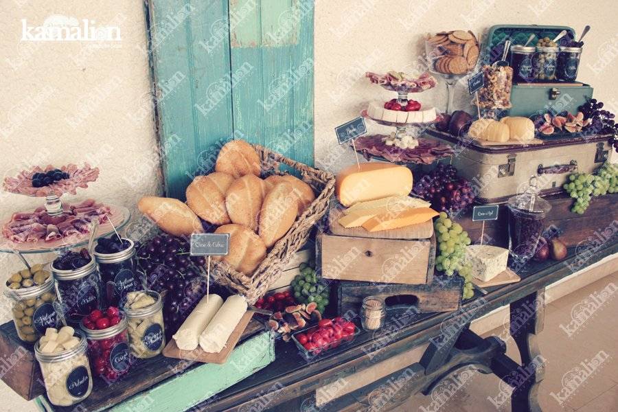 Mesa de Quesos y Carnes Frías