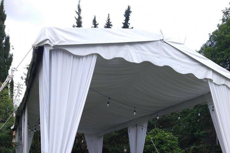 Carpa blanca para jardines