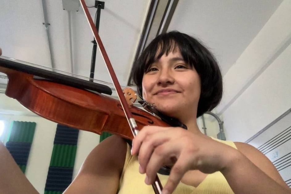 Violinista con su instrumento