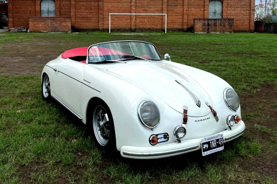 Hermoso auto para bodas