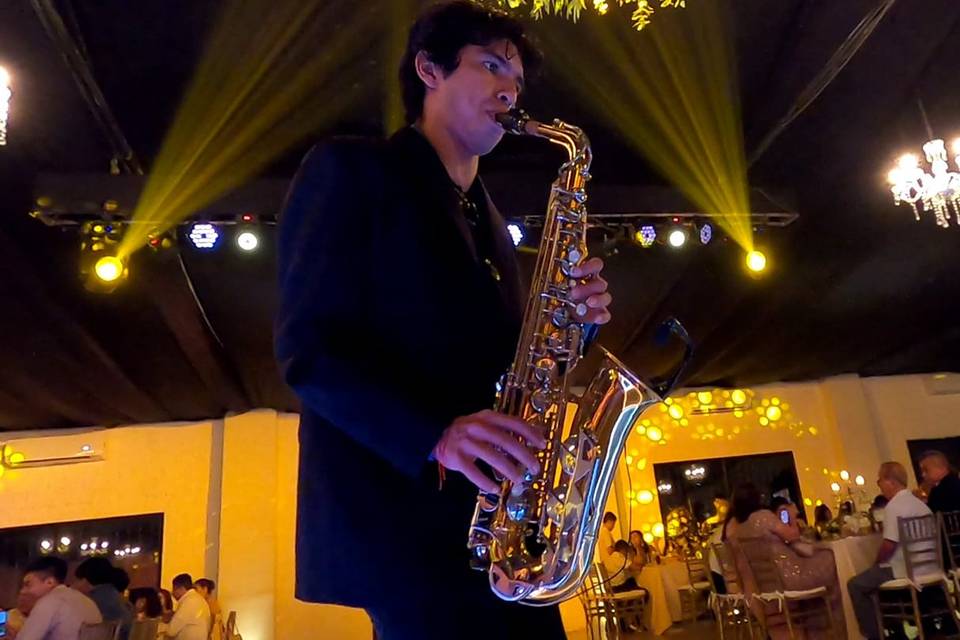 Rony Monzón Saxofonista