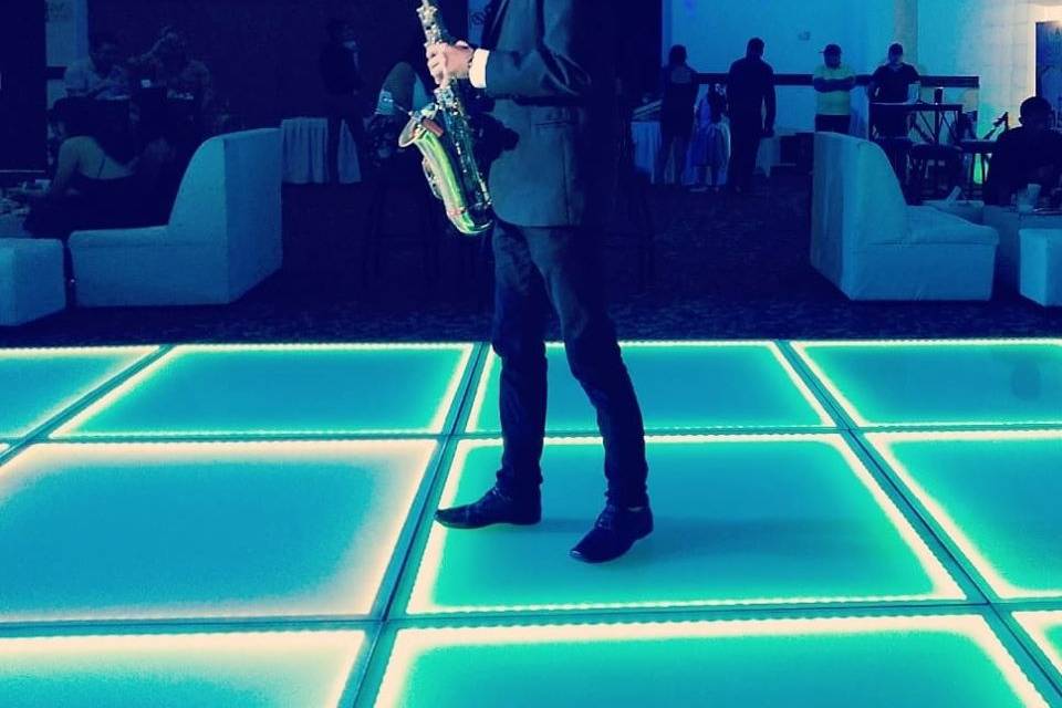 Rony Monzón Saxofonista