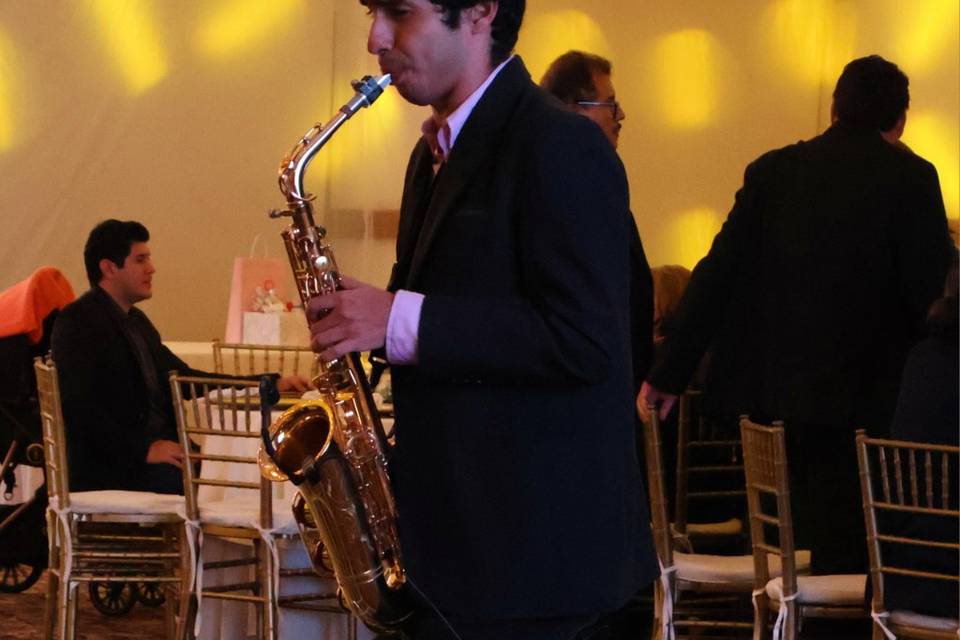 Rony Monzón Saxofonista