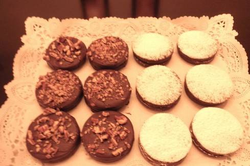Charola de alfajores de chocolate