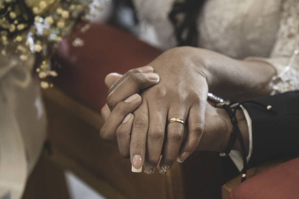 Bodas | Sosteniendo su mano